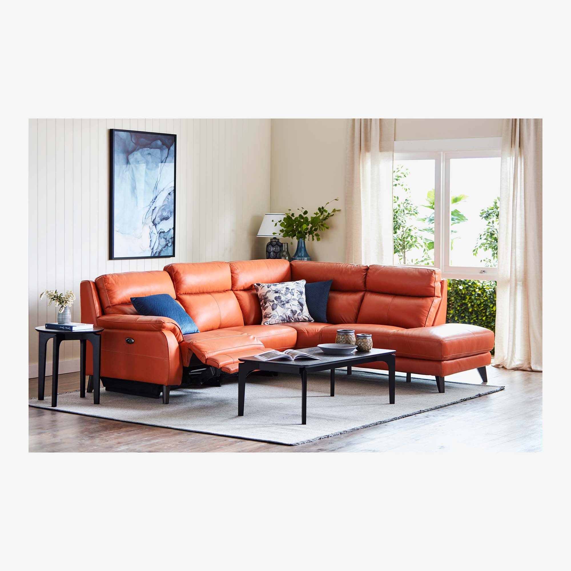 Clayton Lounge
