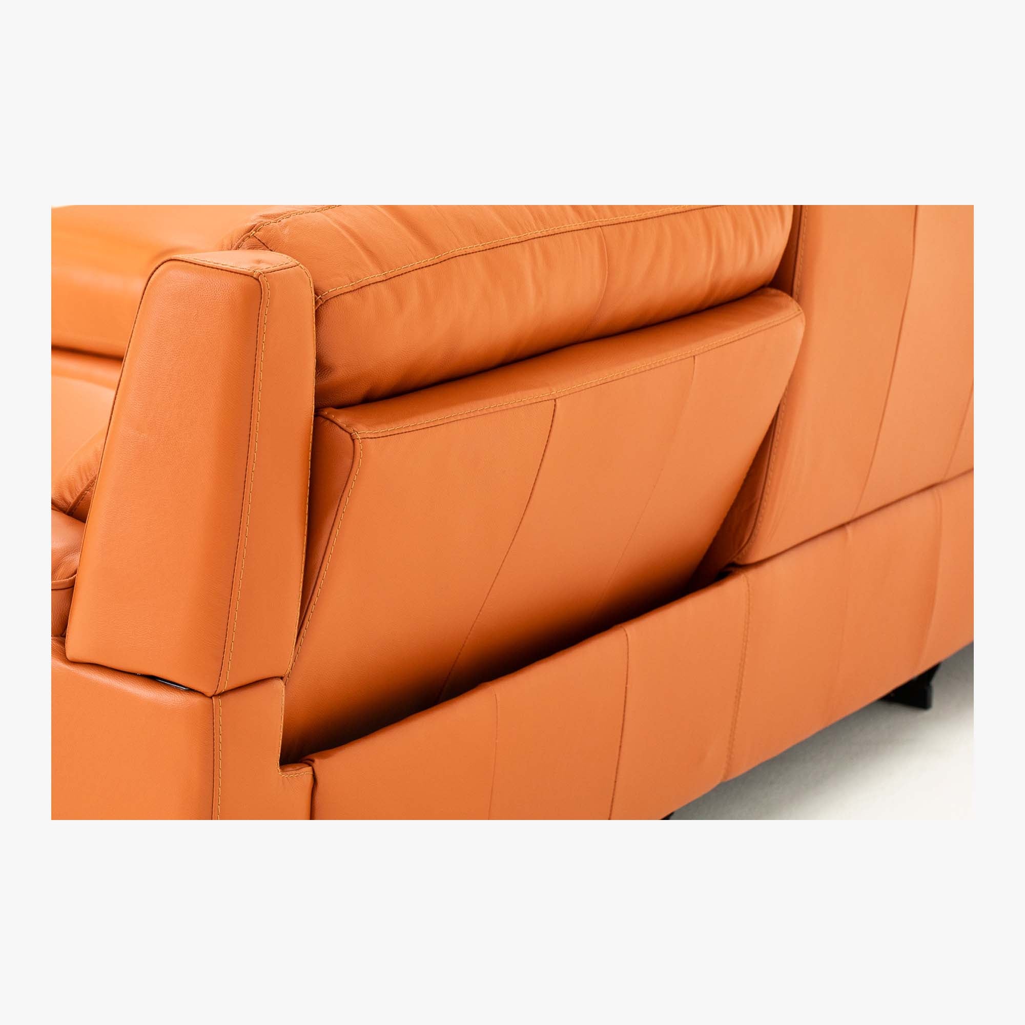 Clayton Lounge