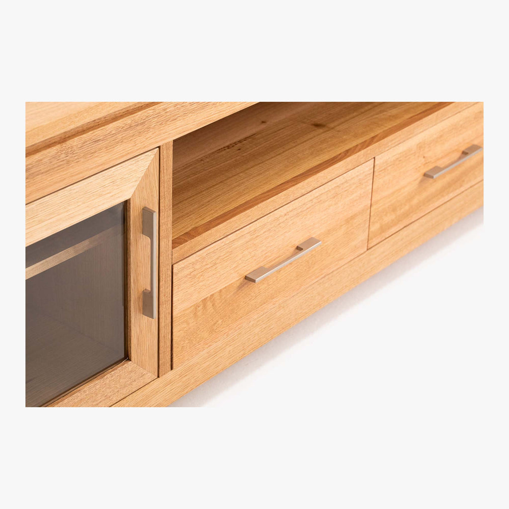Tamworth Entertainment Unit